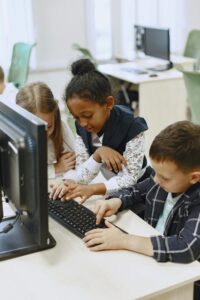 Kids on laptop. Pexels picture.