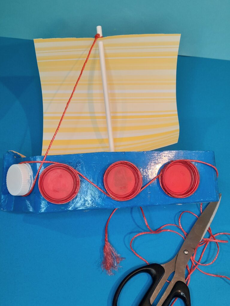 19) Finished boat, trim string.