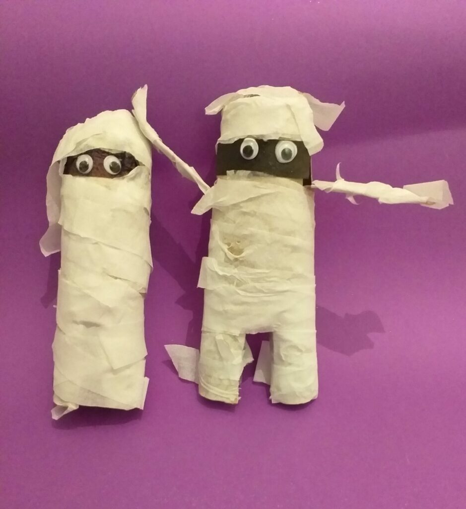 Mummies galore, with recycled cardboard inner tubes. | CrazeeKidsArt.com