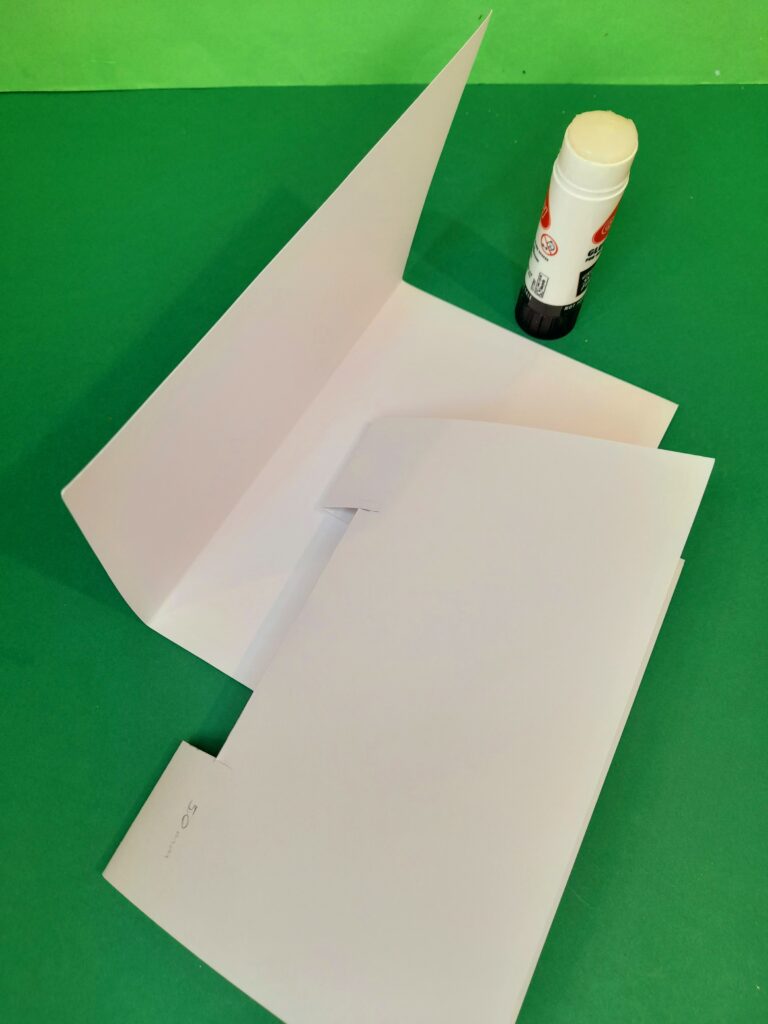 8) To hide the indent of inner card, glue on the second folded A4 card to meet up corner to corner with glue stick.
