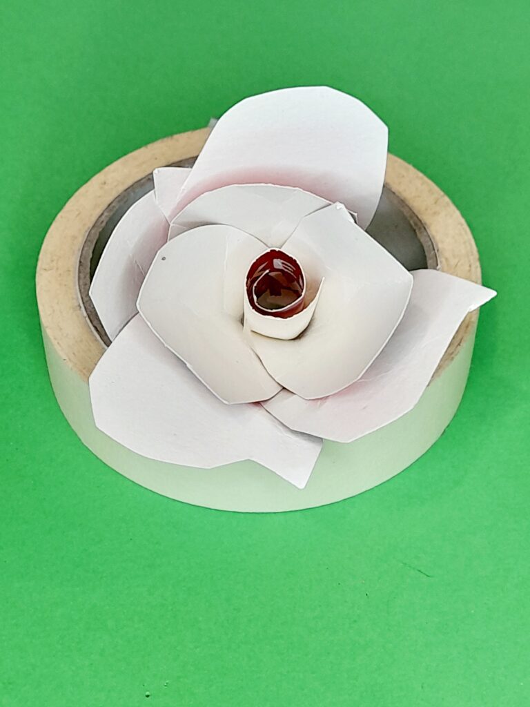 24) Curl and pull out each leaf so it takes shape as shown.