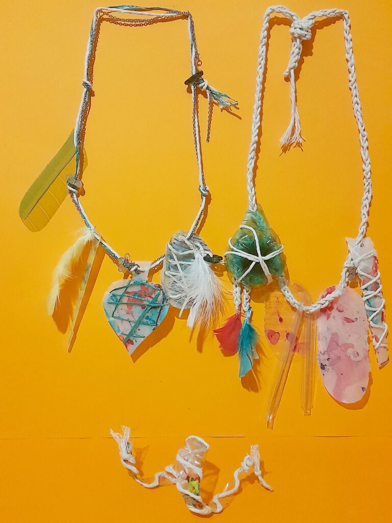 Jewellery out of plastic cartons
