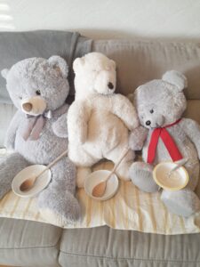 Here are 3 bear. Play out the 3 bears and Godlilocks.