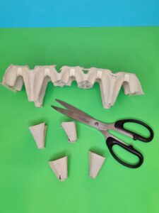 Cut out 4 gongs to create the belly of the dinosaur.