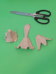 Flatten four fongs and cut out 3 toes for each foot.