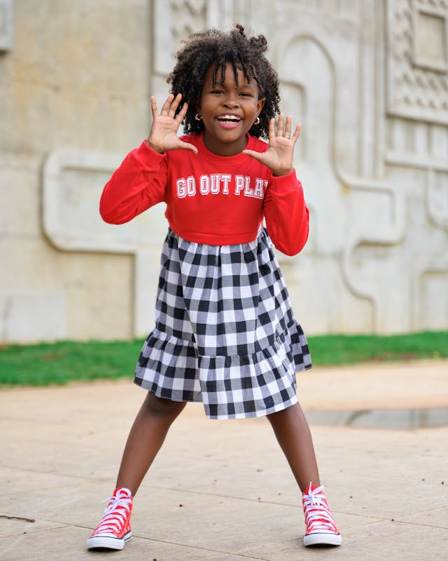 Girl listening to in tructions.Picture from pexels.com by Daniel Duarte